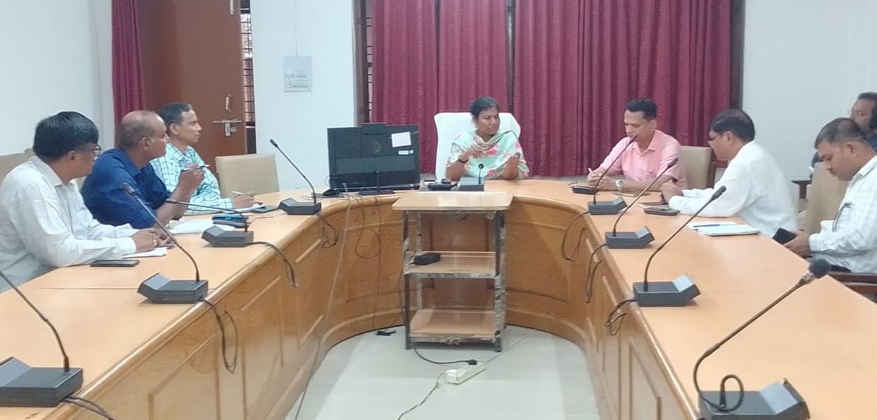 DM warned the engineers of the electricity department...action will be taken if calls are not received.