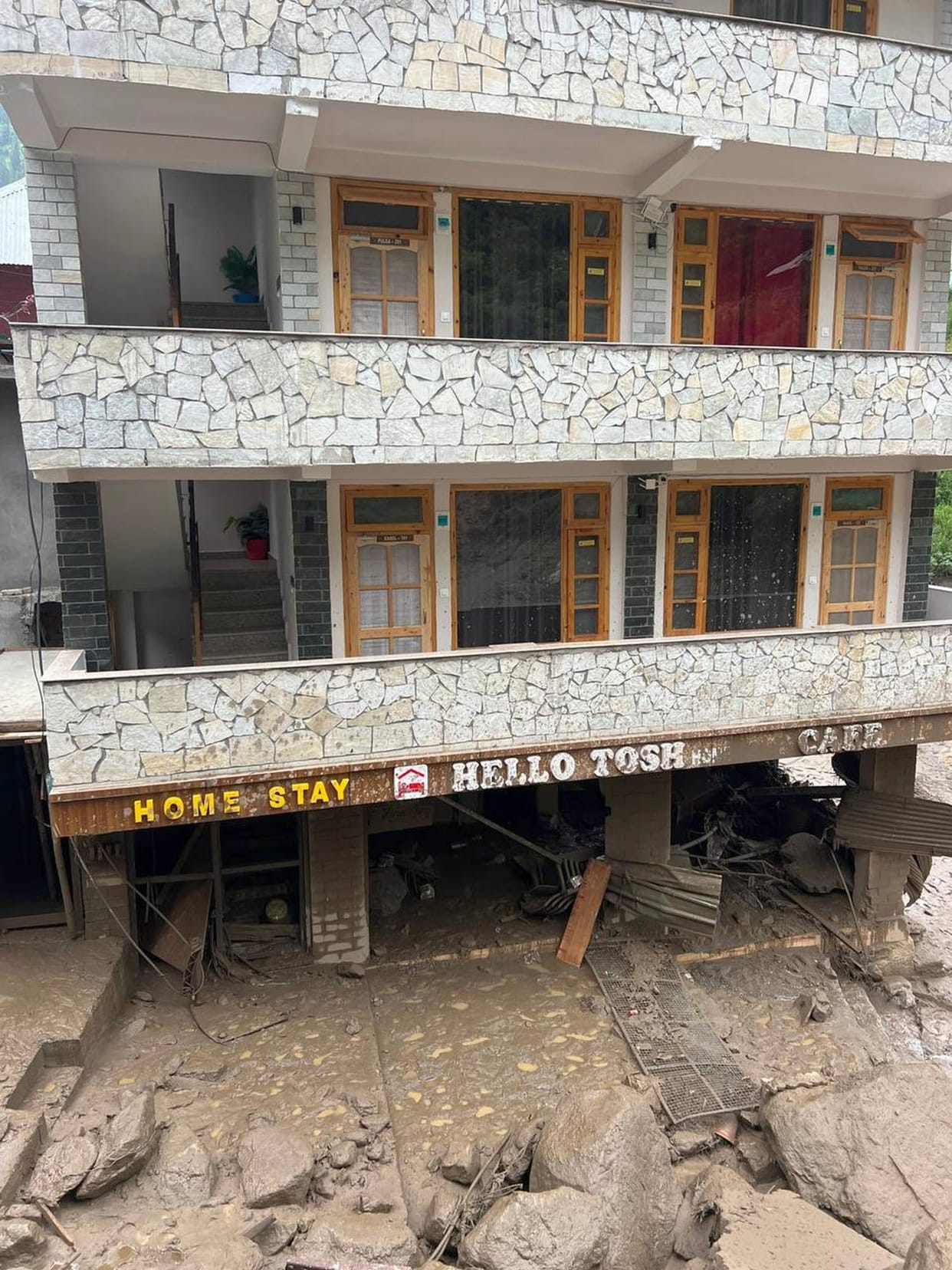 People were woken up by a loud bang on the hill, left their homes in the middle of the night and ran away.