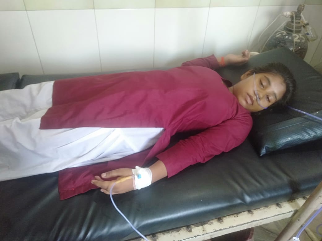 The class was going on under a tin shed, the students fell unconscious in the heat