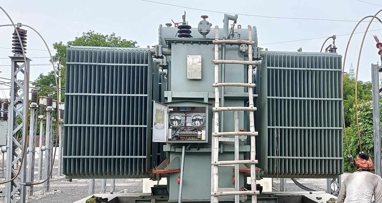 Blackout in industrial sectors 21 and 26 of the city, two hundred and fifty industrial units will suffer loss worth crores due to power failure for two days.