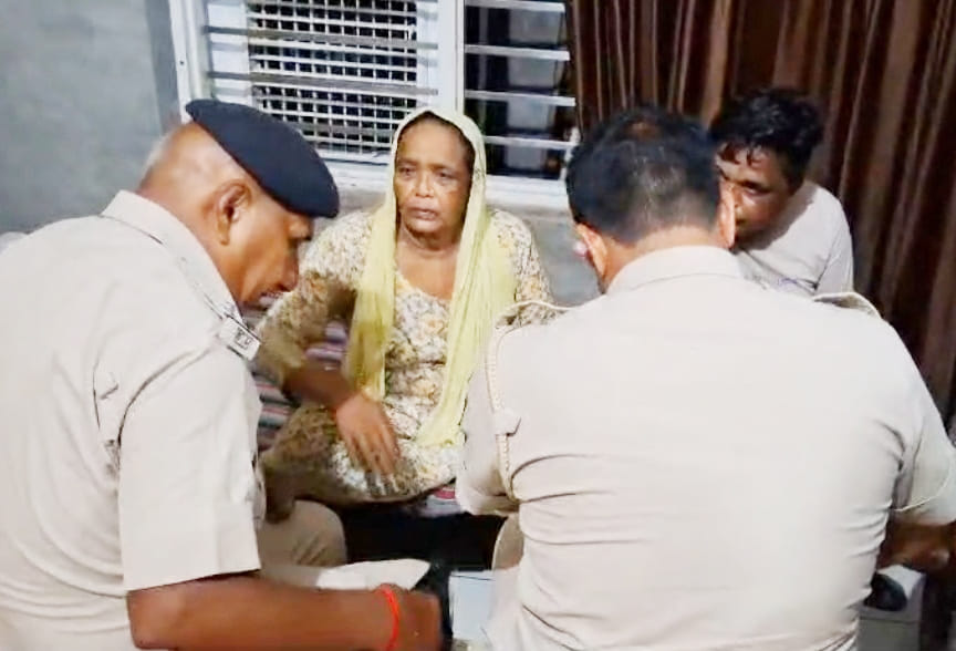 Woman unconscious and absconds with gold earrings, case registered