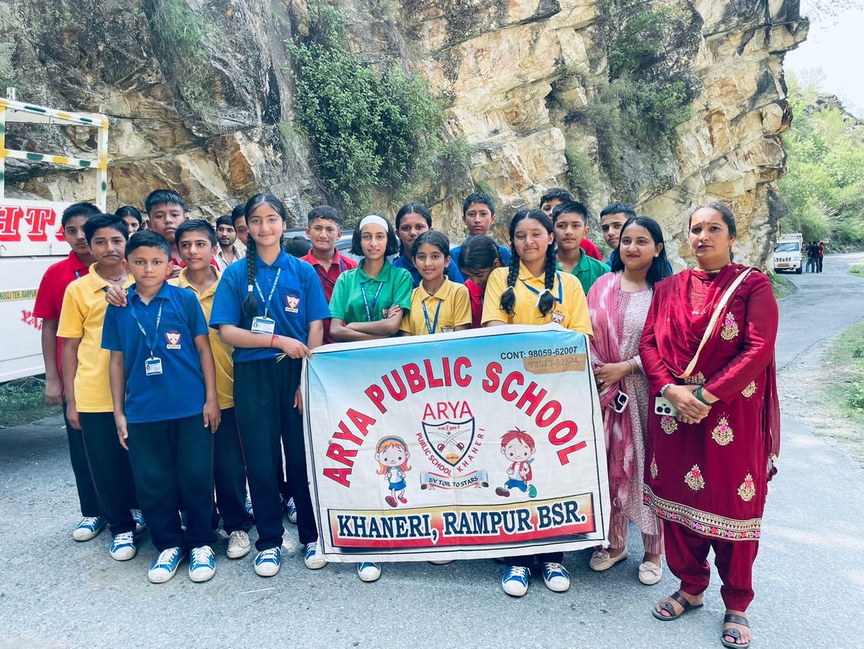 On the occasion of Van Mahotsav, the youth conducted a plantation campaign.