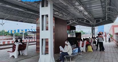 Passengers yearning for water at the station in the sultry heat