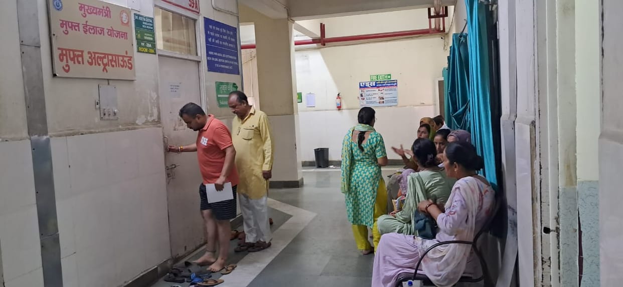 Ultrasound being done in civil hospital without radiologist
