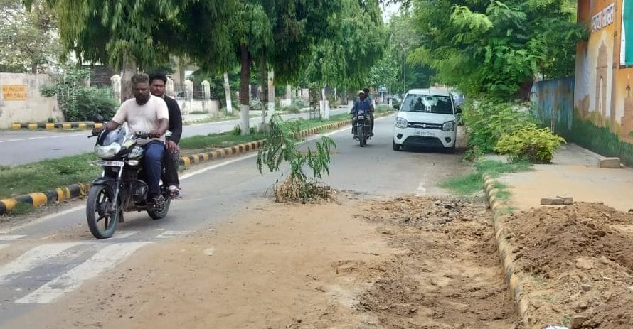 Municipal administration forgot to cover the manhole after cleaning it