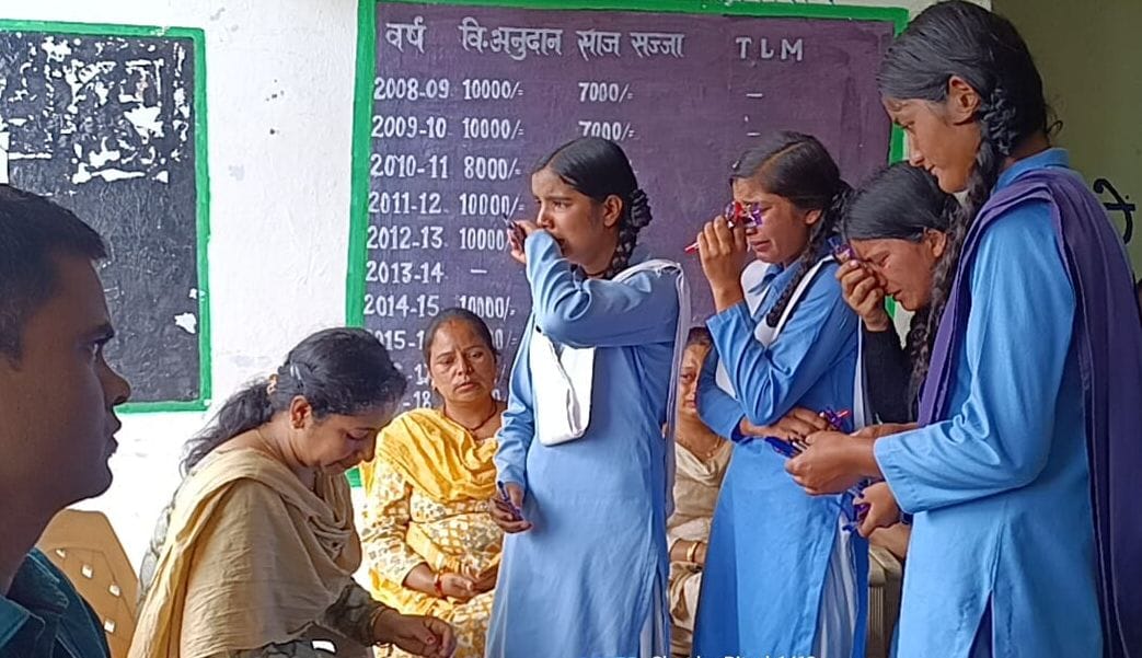 Children burst into tears on the departure of teachers