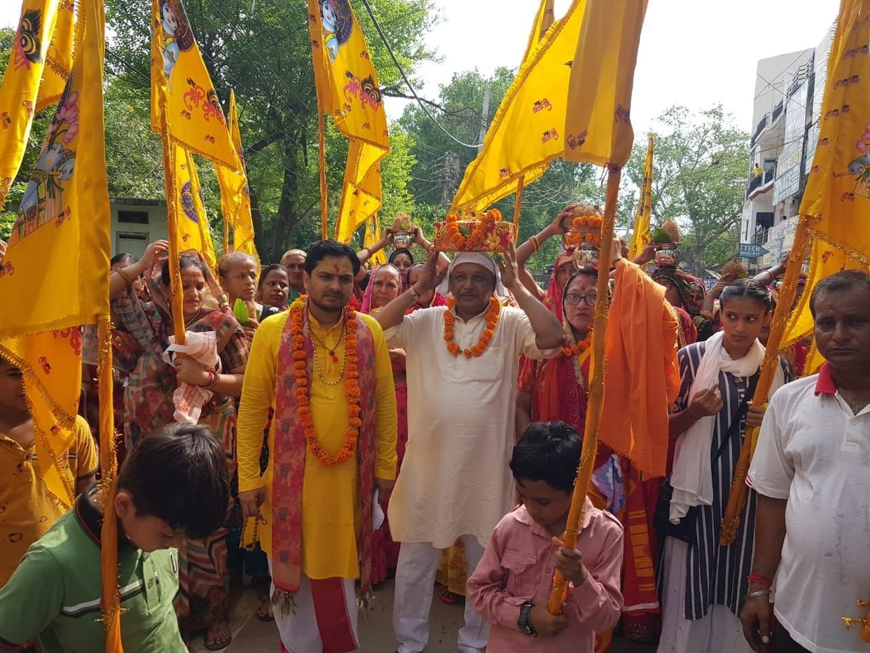 Before Shiv Mahapuran Katha, women took out Kalash Yatra