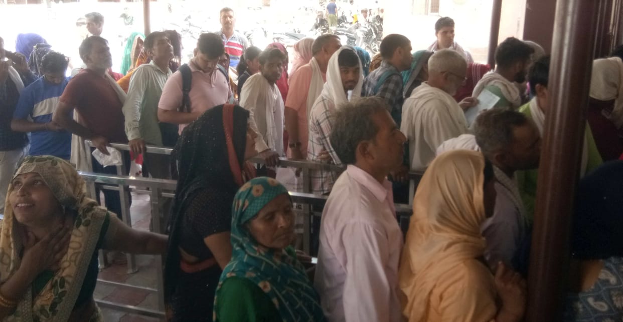 There is no ultrasound machine in the hospital for years, doctors hand over the slip