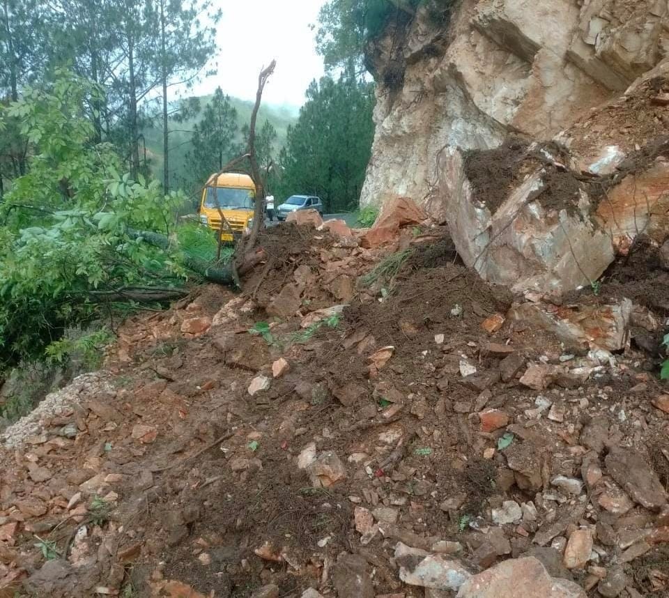 Tanakpur-Tawaghat NH opened after 32 hours in Askot