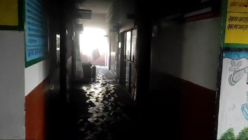 Khandwa News Goods worth lakhs burnt in fire at health centre short circuit was the reason
