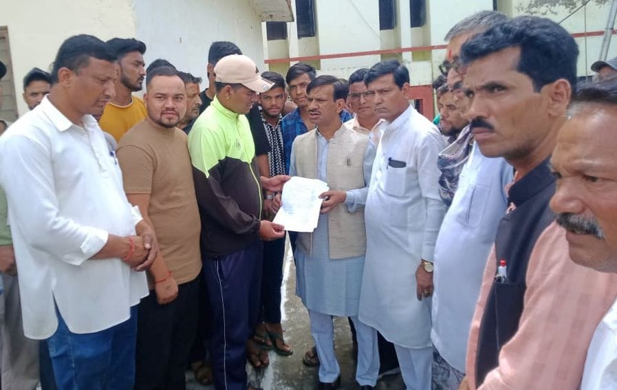 Uttarakhand Scheduled Caste Commission Chairman Mukesh Kumar listened to the problems of the people