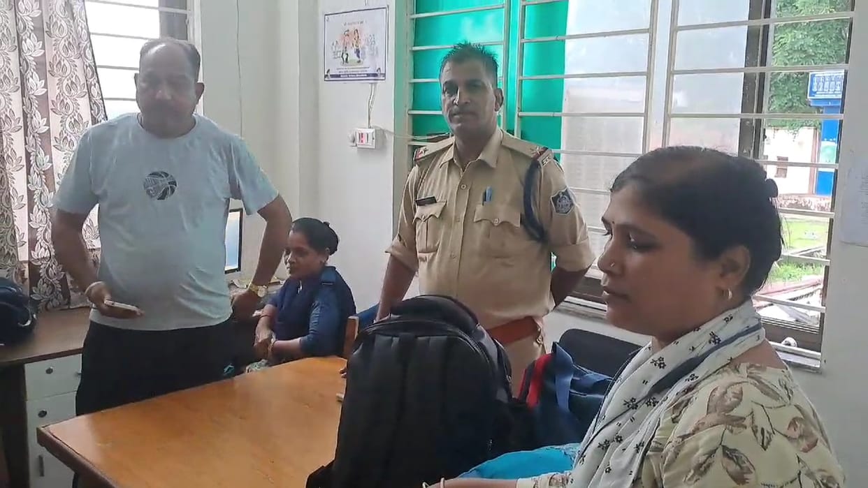 Damoh News Girls who ran away from Damoh were recovered from Mumbai