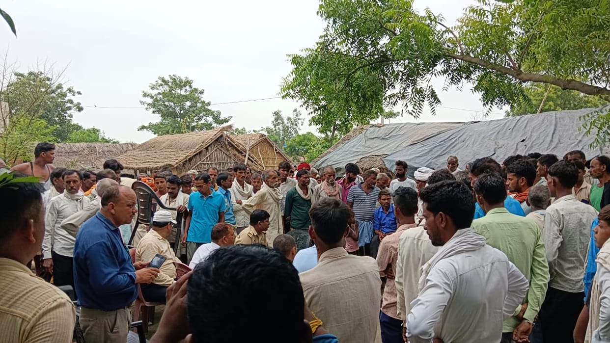 Villagers enraged... dead body kept in village for 13 hours