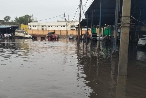 Roads filled with water due to 46.6 mm rain, situation worsened due to stoppage of drainage