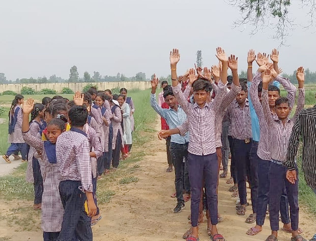 There is no way to reach school, students demonstrated