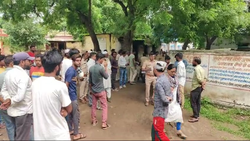 युवक की मौत के बाद परिजनों ने किया हंगामा