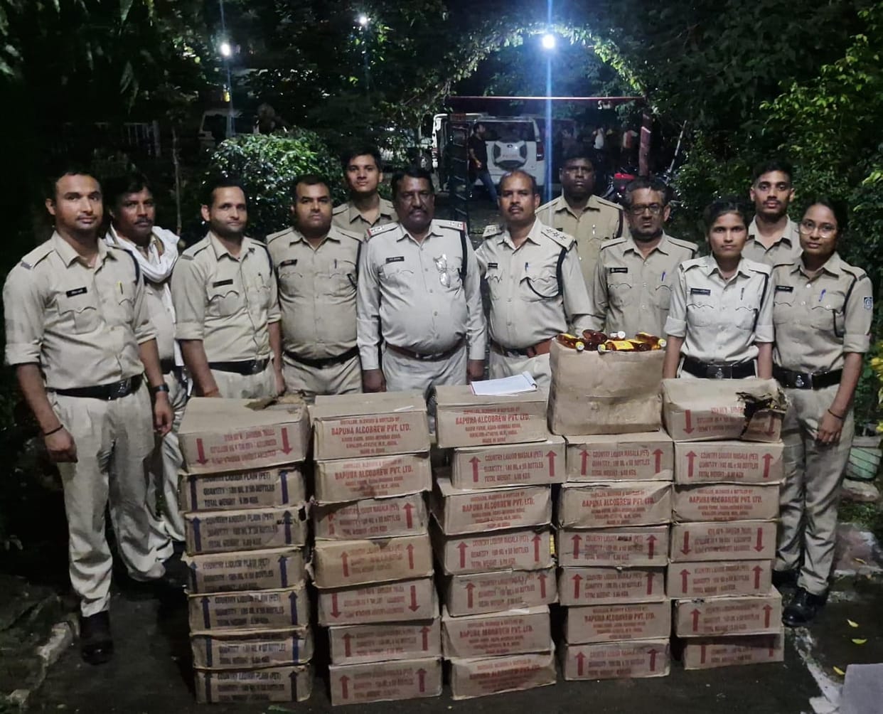 Damoh Liquor worth lakhs was hidden in a room on the mountain, Excise Department took action