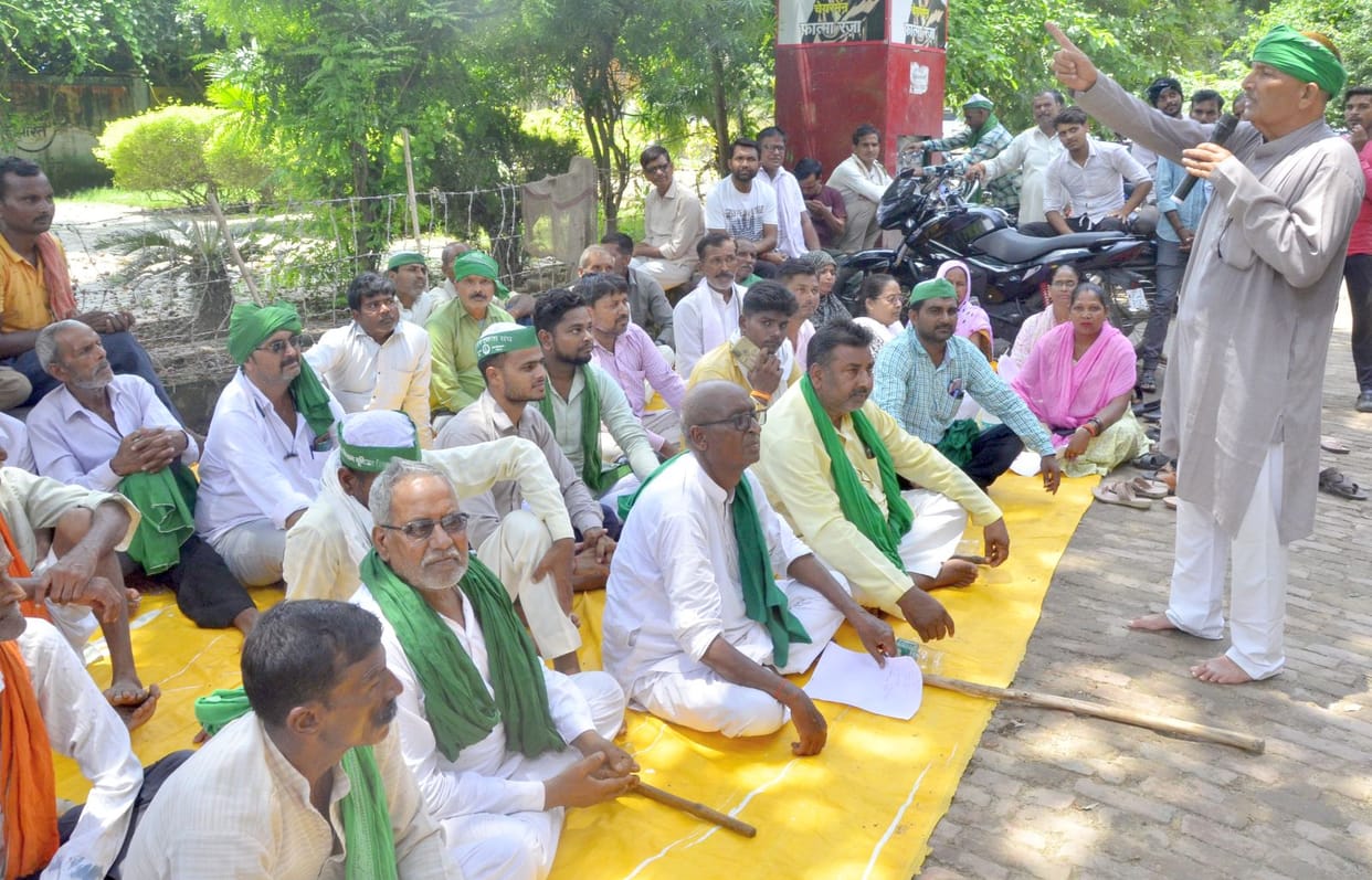 Protests at various places due to non-availability of electricity supply