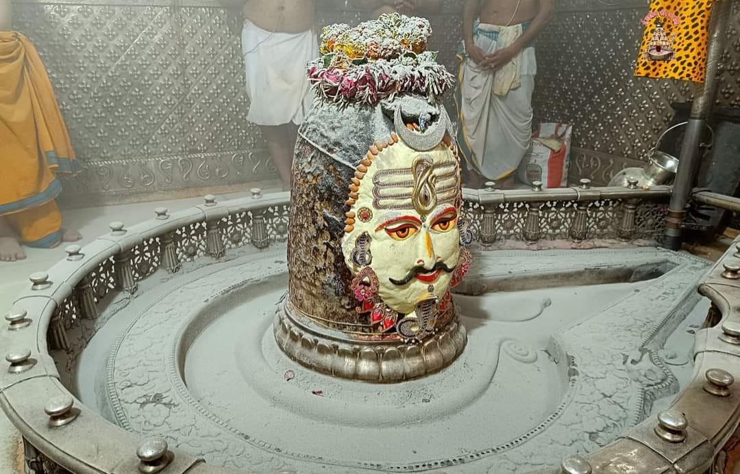 Bhasma Aarti of Baba Mahakal...Baba Mahakal decorated with snakes...third eye opened....