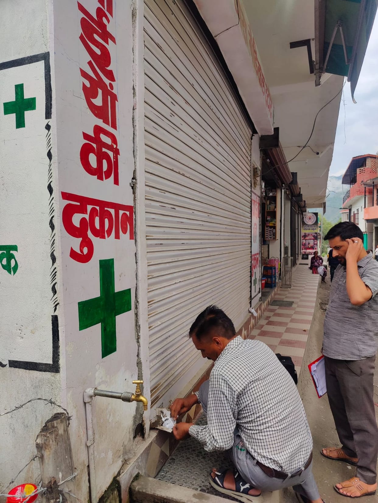 Medicine shop sealed for not maintaining record of sale of medicines in Saho
