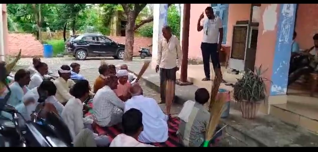 Rural sanitation workers demonstrated for salary