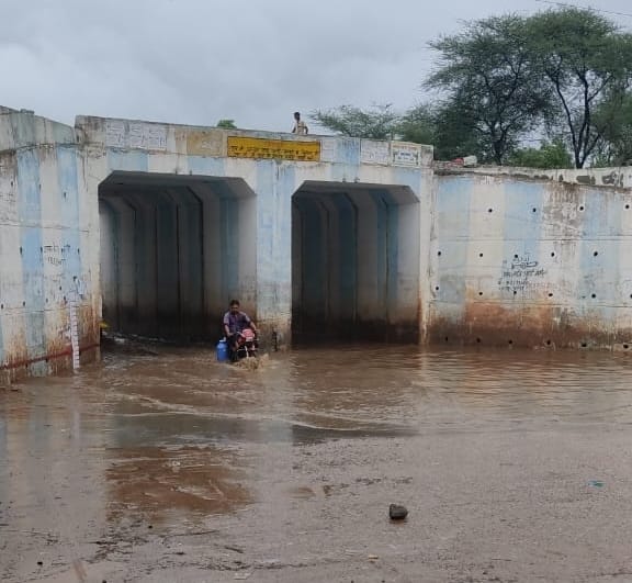 Problems increased due to accumulation of rain water in railway underpass of Satnali area