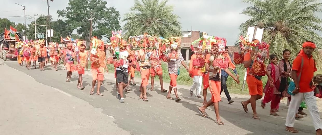 Shivteras today, Kanwariyas left for Jalabhishek from Kachla