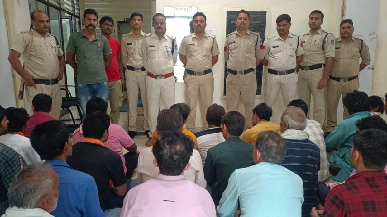 Damoh Retired CMO was also placing betting numbers, police registered FIR against 26 bookies