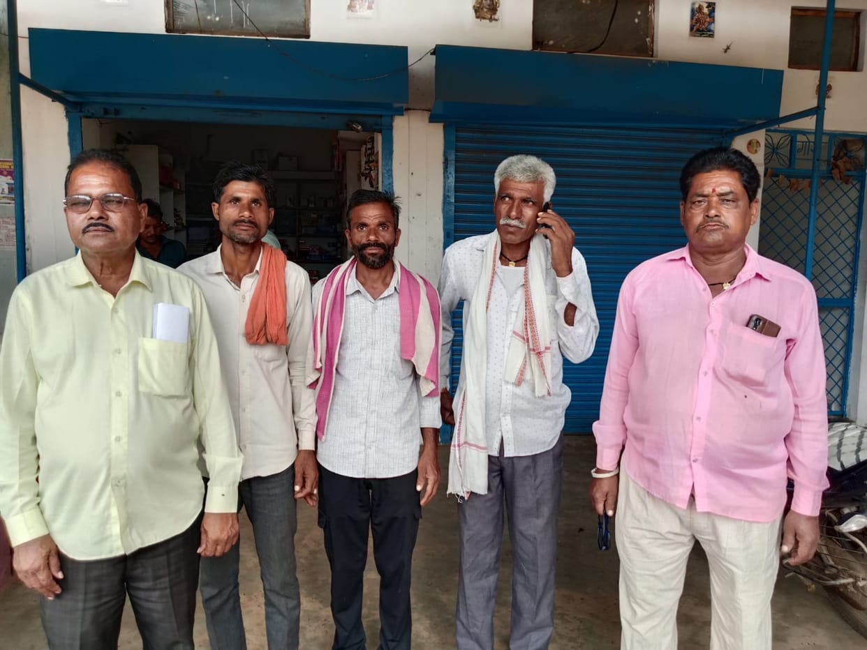 damoh Forest workers made their own rules, hired two watchmen on the honorarium of one watchman