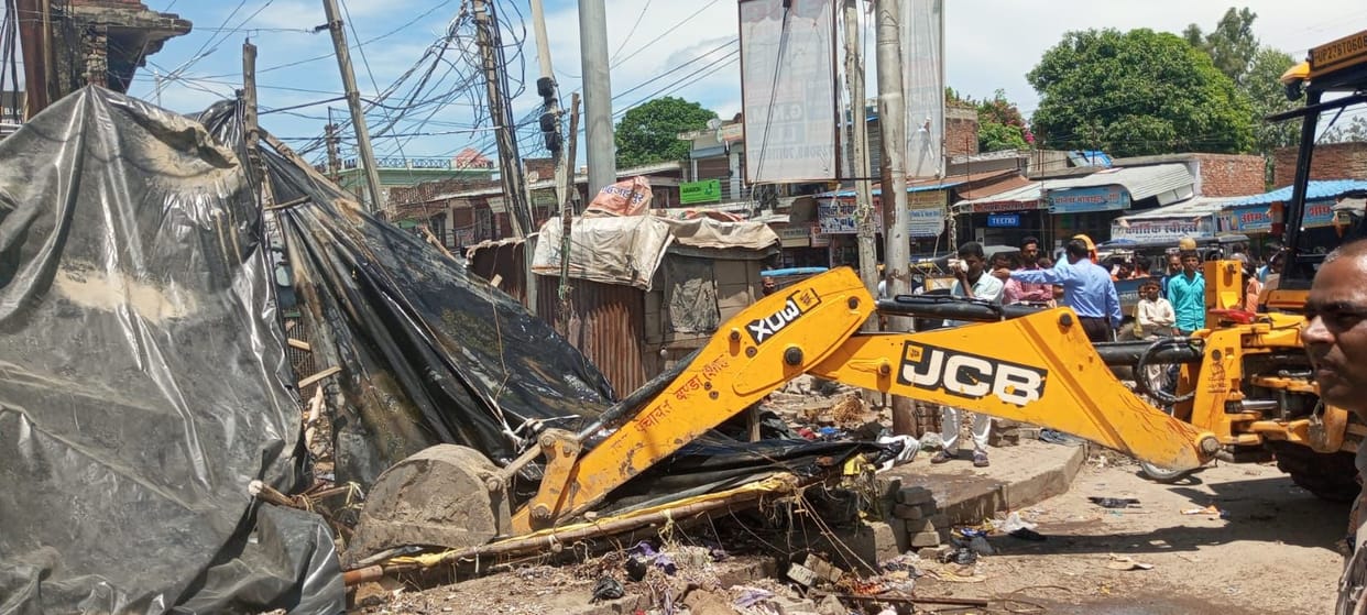 Marking of land for public toilet by removing encroachment in Banda
