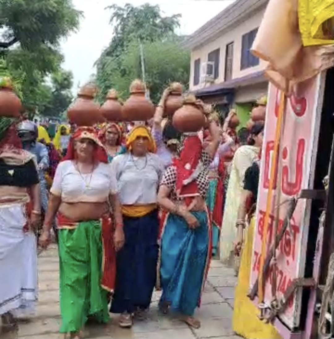 Kalash Yatra taken out before consecrating the idol