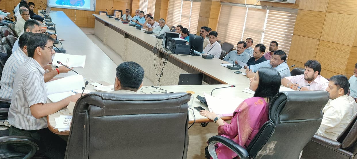 Rooftop hybrid solar power plants installed in 12 schools of the district