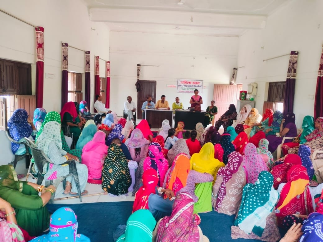 Gave information about schemes to women in Sureti Pilaniyan