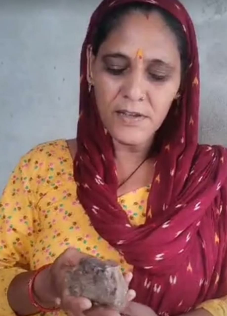 Stone wrapped in fire fell from the sky in Rewari, all kinds of discussions