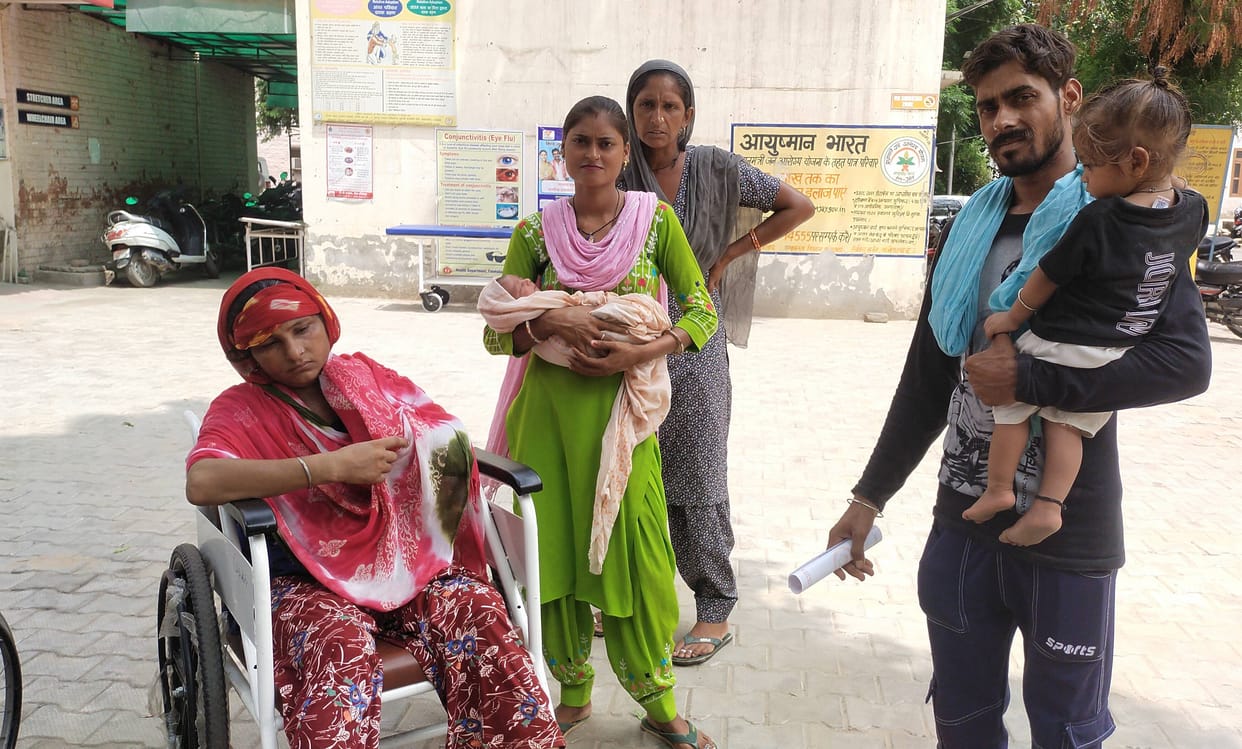 2 mothers waited for ambulance for 50 minutes with newborn baby in their arms