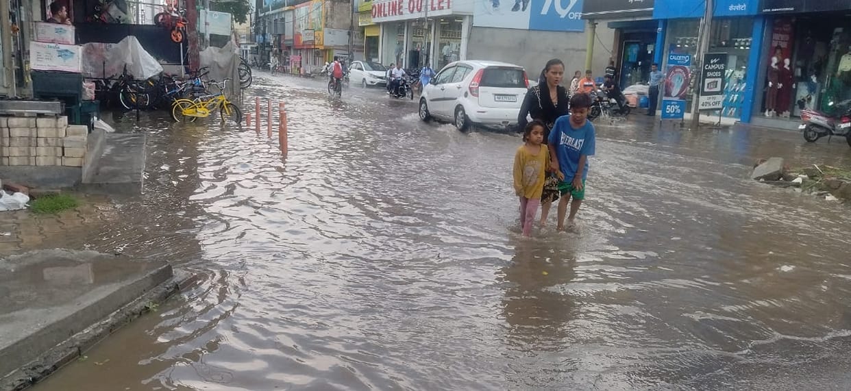 Badra received 12 mm rain, relief from humid heat, hope of rain even today