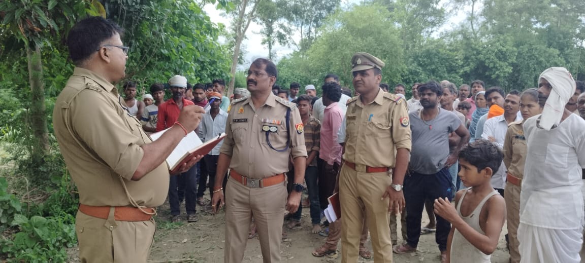 Dead bodies of husband wife found hanging at different places in lakhimpur kheri
