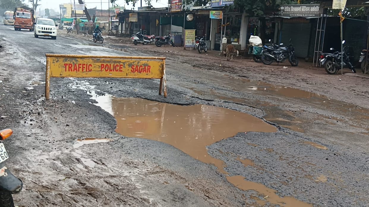 Damoh CM wrote letter to Union Minister Gadkari  to make Damoh-Jabalpur road four lane