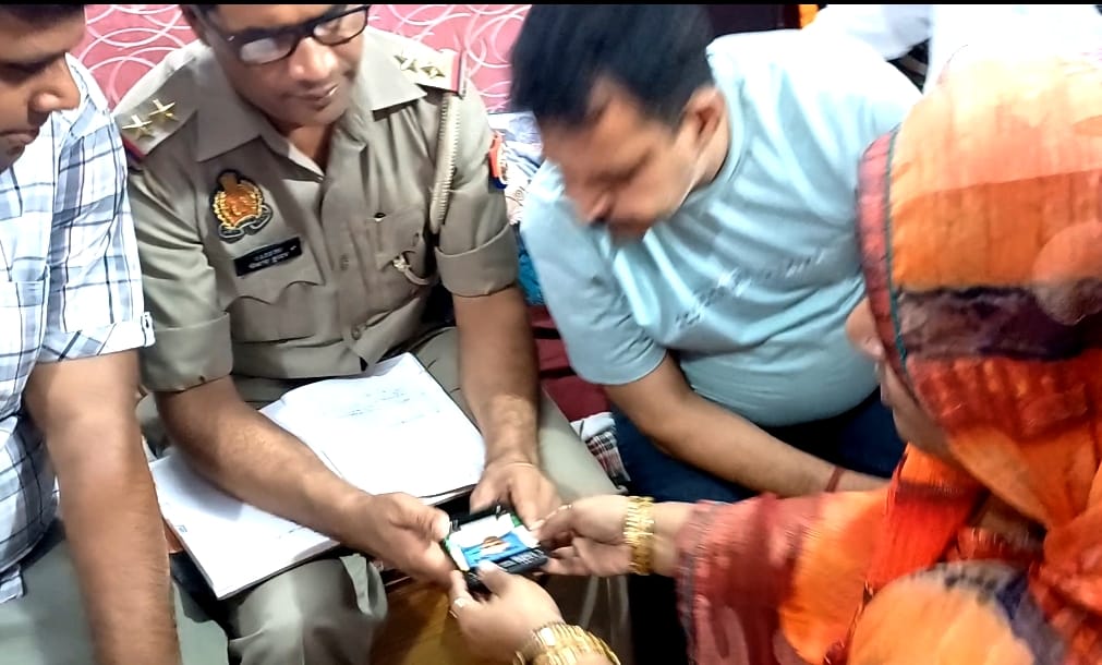 The businessman's family was held hostage and Rs 6.20 lakh and jewellery were looted