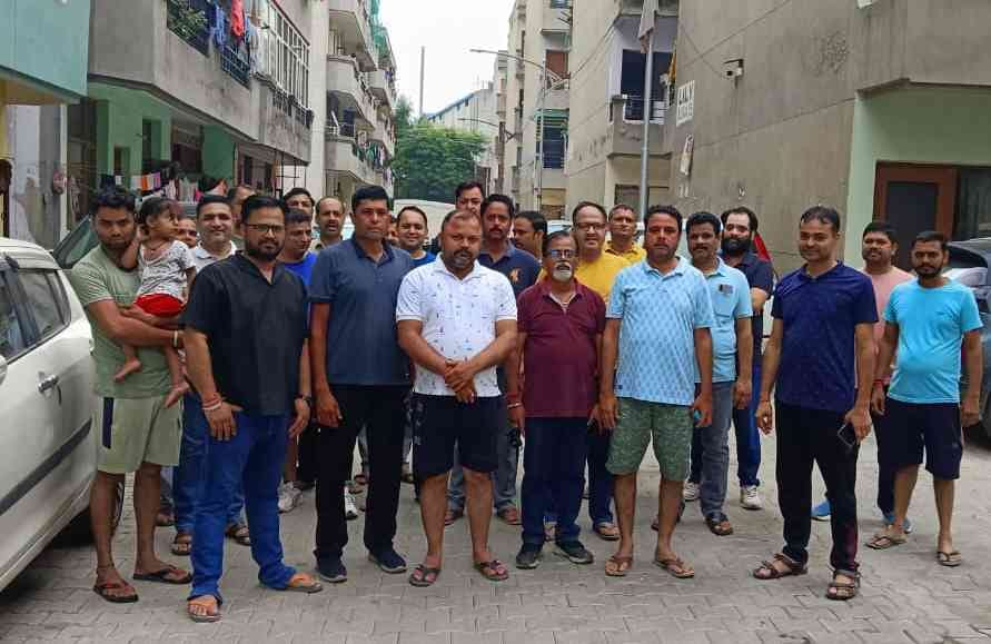 against the arbitrariness of the builder 

Uproar in Amravati Colony
