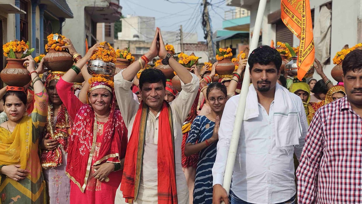 Women took out Kalash Yatra in Lowa Khurd