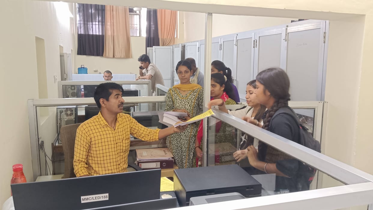 Students arrived for admission in PG tomorrow, the last day to deposit fees.