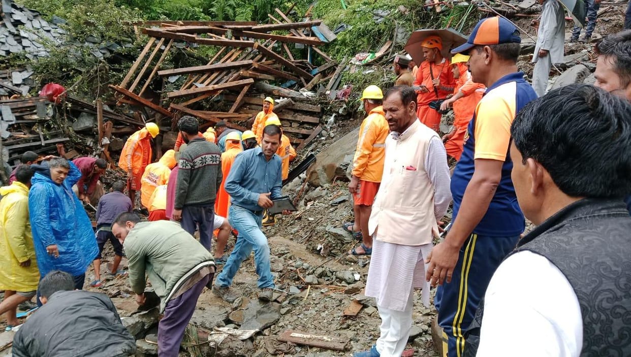 Former MLA Jawahar met disaster affected families