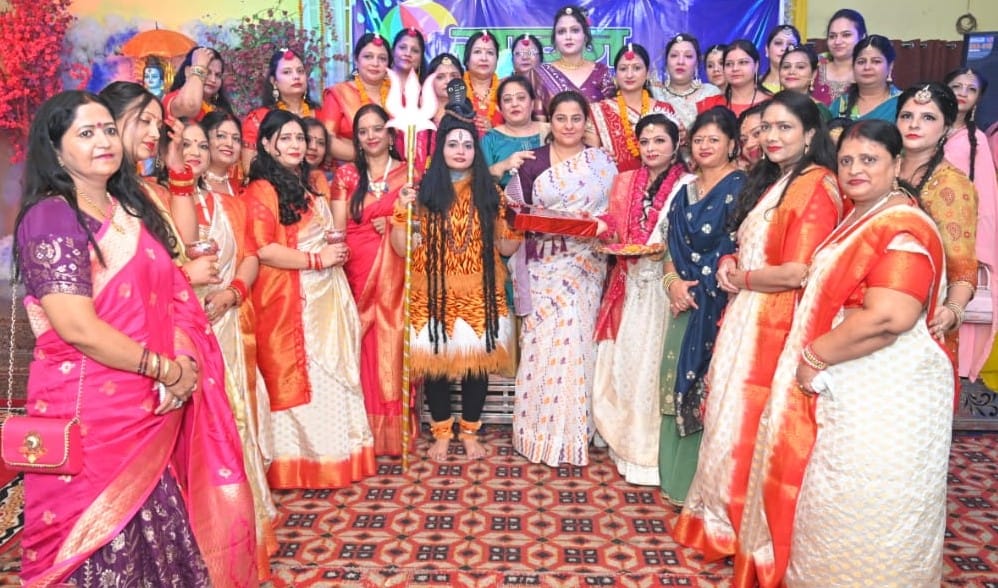 Reshu Aggarwal was elected Teej Queen in Teej Festival