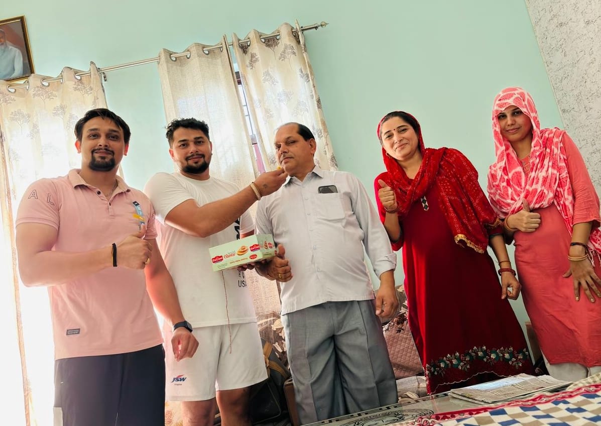 Hockey players of the district shone in the do or die match, Sumit became all-rounder and Abhishek took command of the attack.