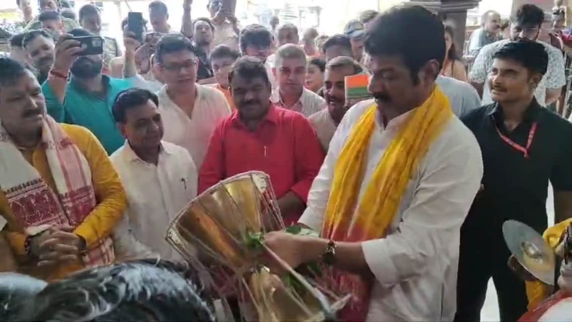 नेताओं ने बजाया डमरू