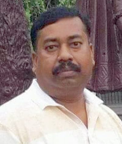 A Bengali doctor who went out for a walk died after being hit by an unknown vehicle