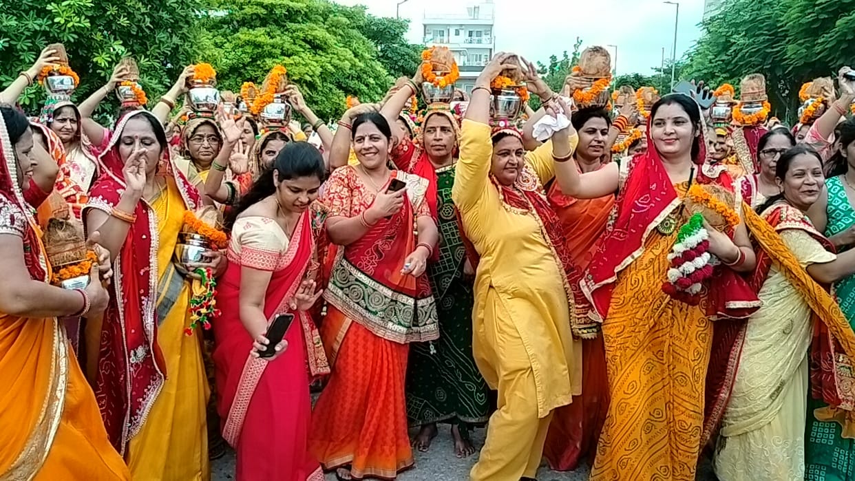 More than 150 women participated in the Kalash Yatra