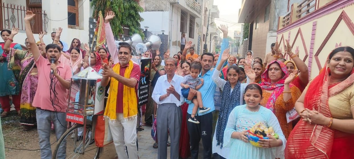 Radha Krishna Prabhat Pheri organization took out Prabhat Pheri