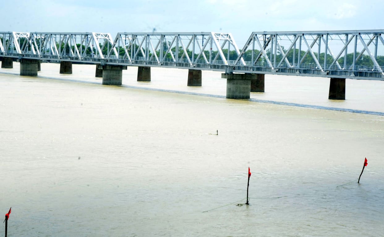 When the water level of Ganga decreased, Ramganga gained speed